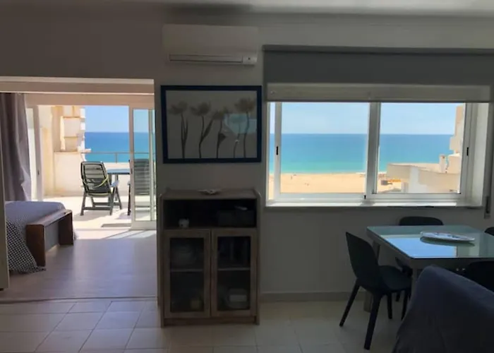 Apartment Sweet Colunas